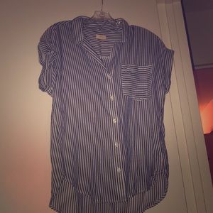 Short sleeve button down